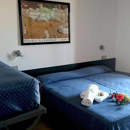 Hotel Grand Meeting Римини Екстериор снимка